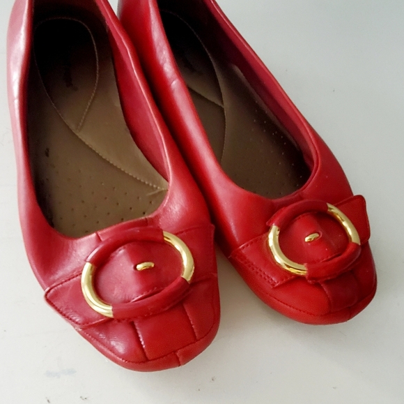 Bare Trap Red Leather Ballet Flats - Picture 2 of 7